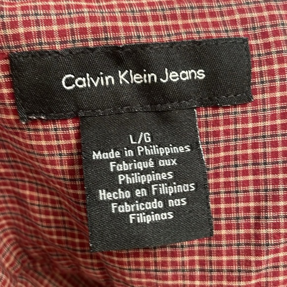 CK Mens button up plaid maroon short sleeve shirt. No call outs smoke free home. - Picture 6 of 7